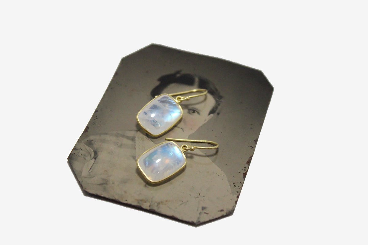 18k Gold Moonstone Cushion Earrings